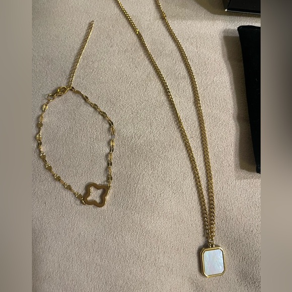 Gold Necklace and Bracelet Set - Picture 2 of 4